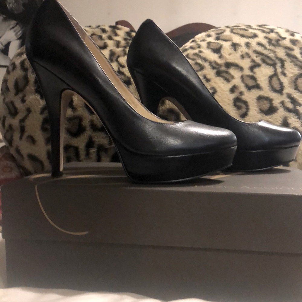 Black Pumps
